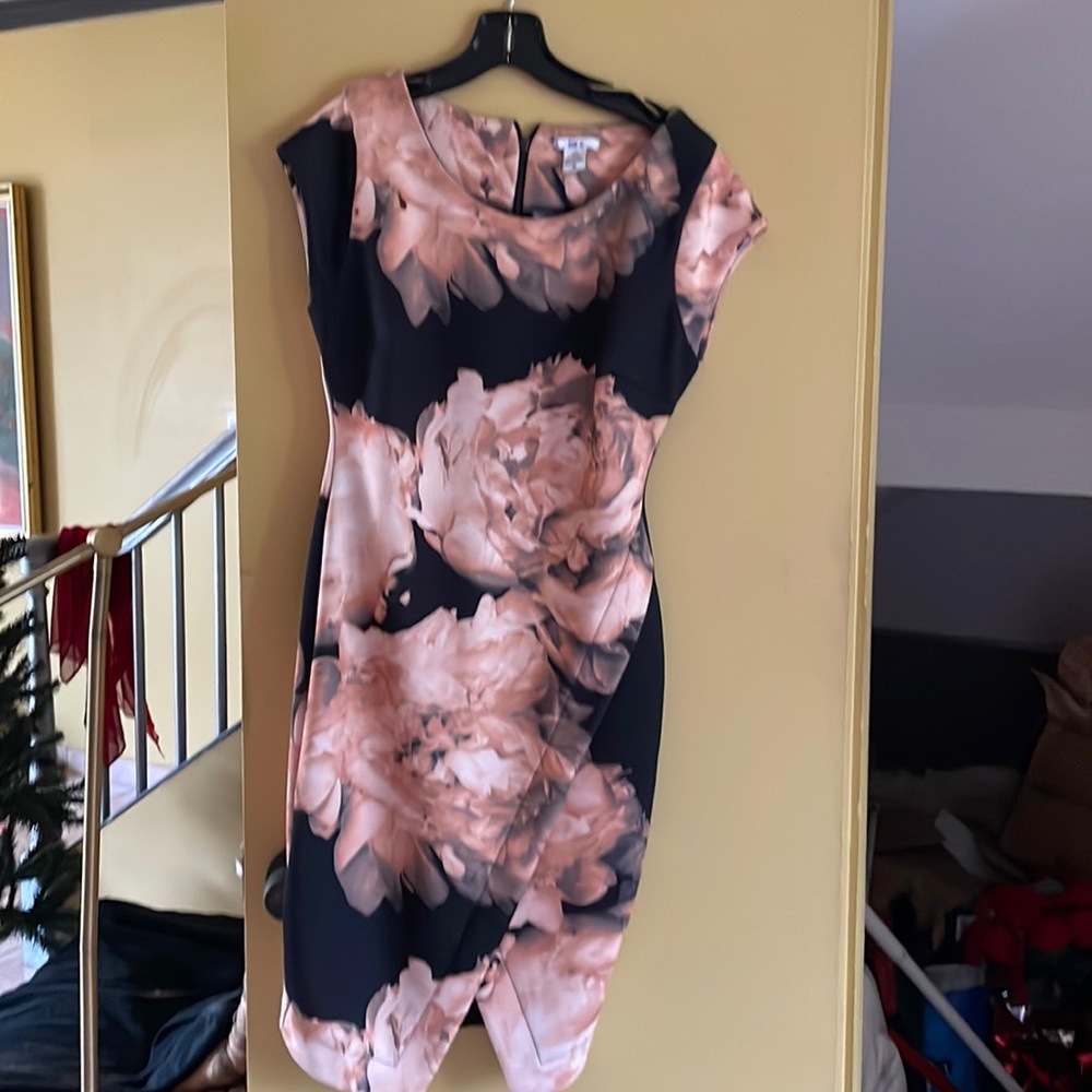 Beautiful floral dress size medium go everywhere look and feel beautiful